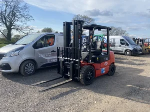 Heavy duty forklift